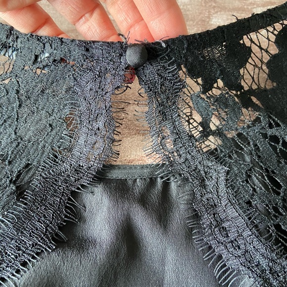 BACKLESS LACE DRESS - Picture 10 of 14